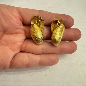 Vintage Signed Roget Flower Petal Tulips Gold Tone Earrings Clip On Screw Back